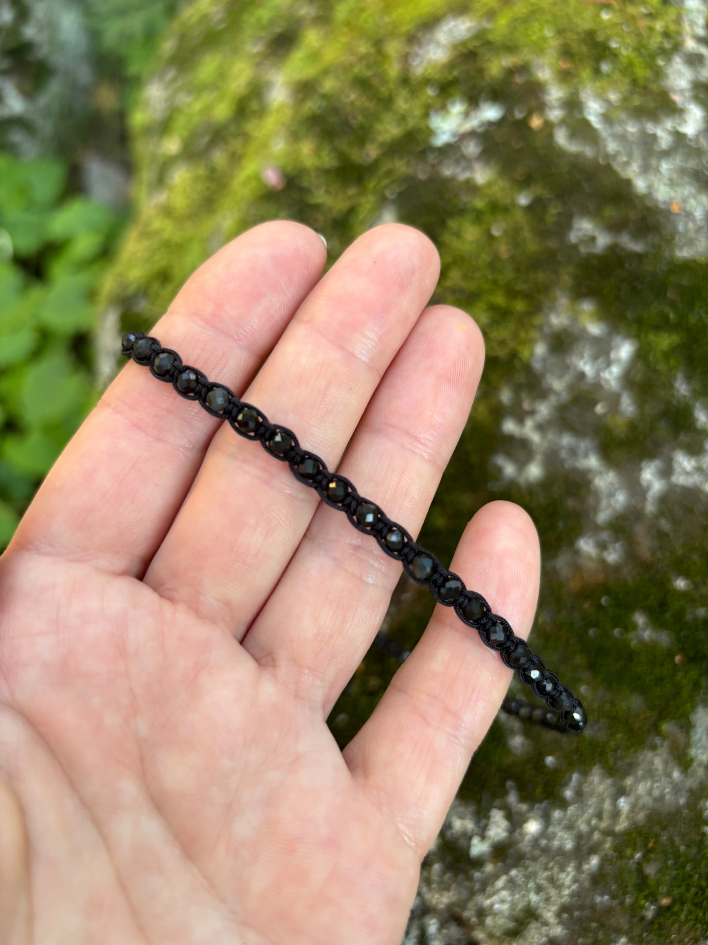 Suoja & Itsetuntemus — Säännelty obsidiaani choker (shambla-punottu)