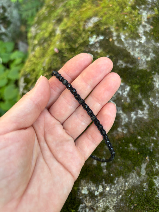 Säännelty obsidiaani choker (shambla-punottu)
